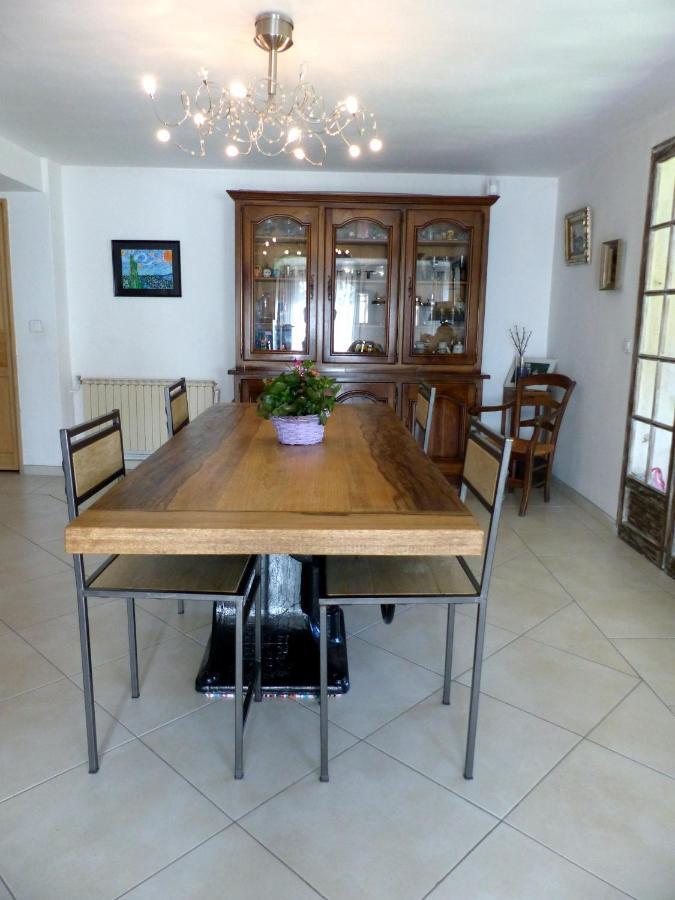Maison En Provence Avec Jardin Ombragée Et Piscine